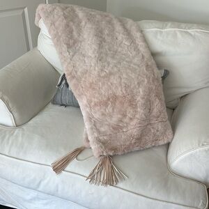 Soft Pink Faux Fur Throw Blanket